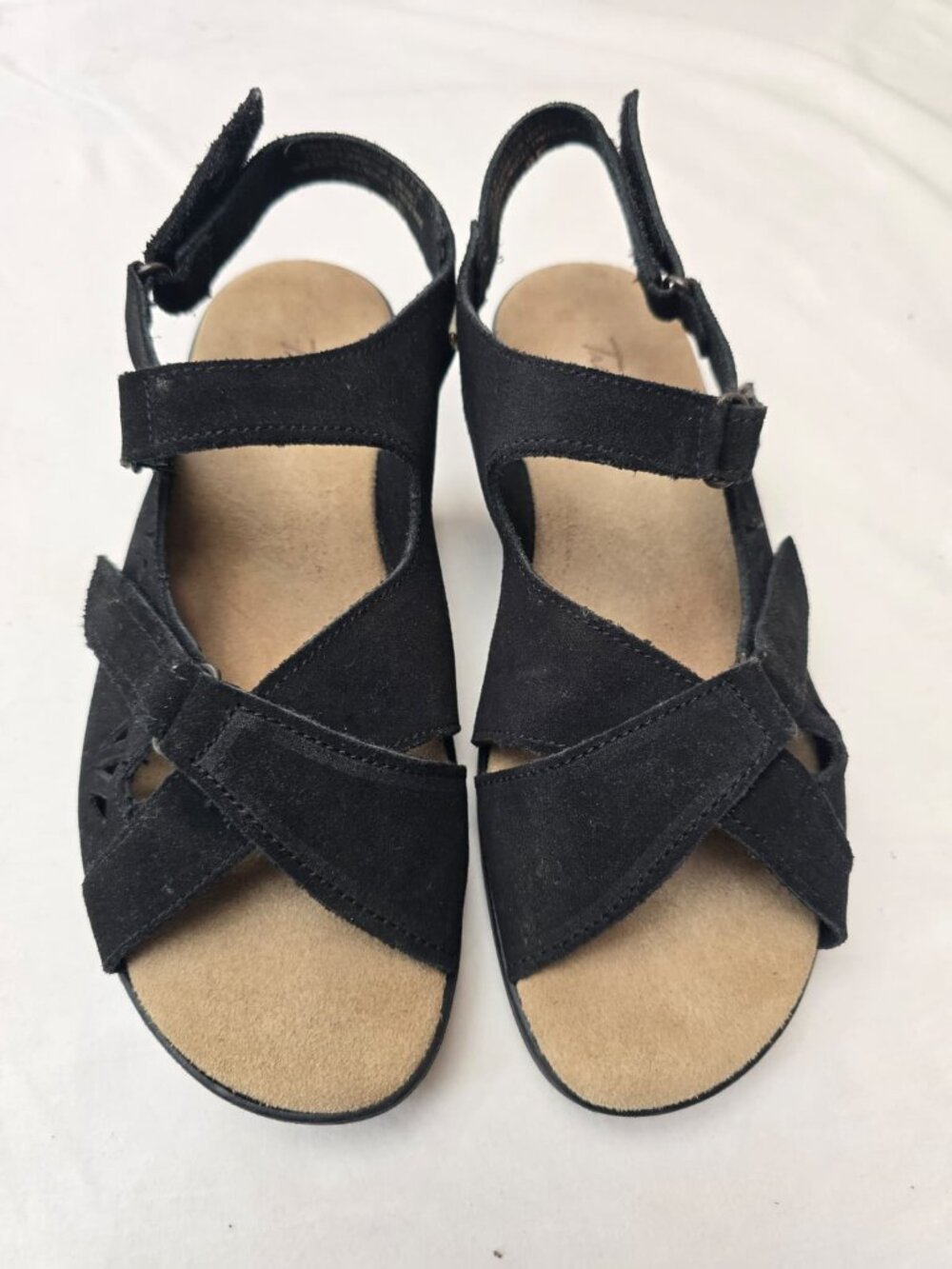Comfortable black leather sandals by Tradition – Size 8E!